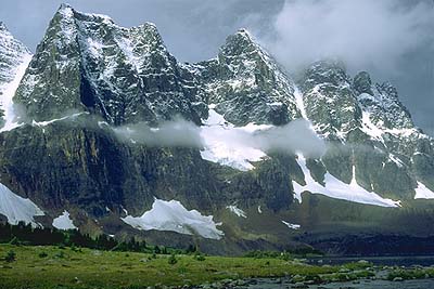 Tonquin
        Valley